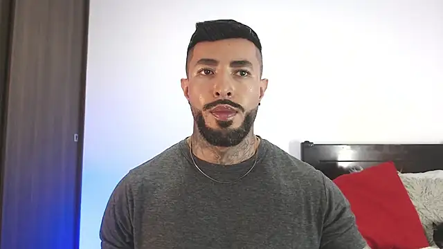 andrea de lucaa online show from April 7, 4:12 am