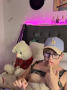 brunothompson3 online show from June 18, 4:03 am