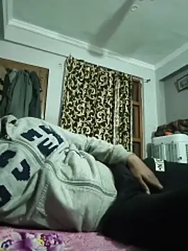 vardh033 online show from February 17, 2:10 am