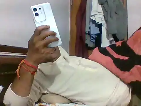 vardh033 online show from November 4, 8:15 am