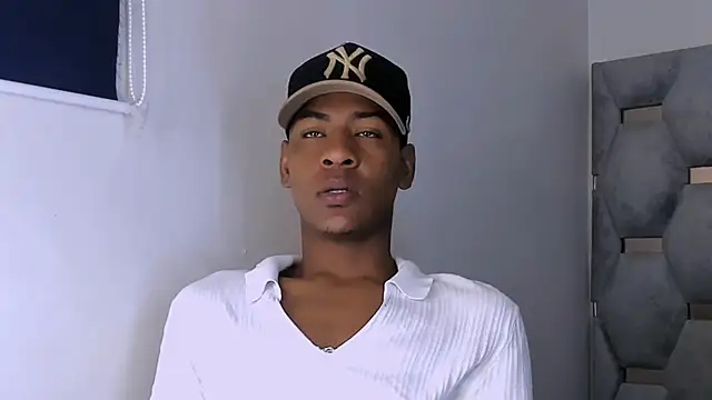 Snapshot of tiago_xxx_ chatting on October 21, 8:55 pm tiago xxx online show from October 21, 8:55 pm