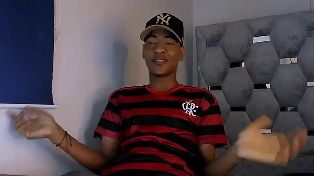 Snapshot of tiago_xxx_ chatting on October 20, 8:13 pm tiago xxx online show from October 20, 8:13 pm