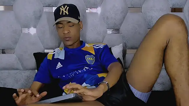 Snapshot of tiago_xxx_ chatting on October 17, 8:02 pm tiago xxx online show from October 17, 8:02 pm