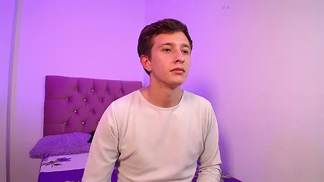 mae nathan  online show from December 1, 6:27 am