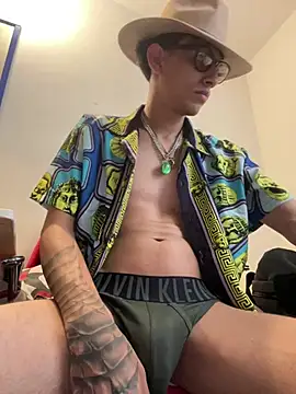 alexmendoza24 online show from July 25, 10:50 pm