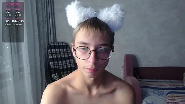 glasses cat online show from October 30, 8:43 pm