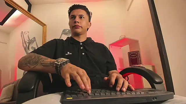 liaamsmiith  online show from February 26, 12:28 pm