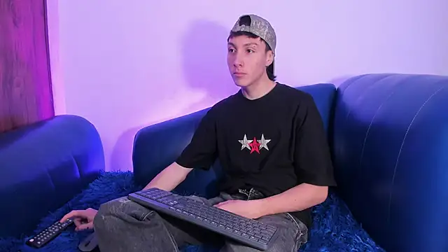 LittleDanny  online show from April 21, 3:40 pm