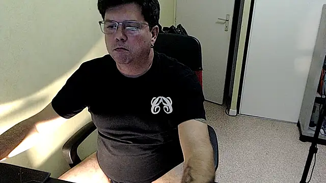 blueandwhite1 online show from December 2, 3:48 pm