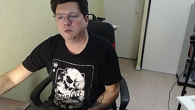 blueandwhite1 online show from December 15, 4:48 pm