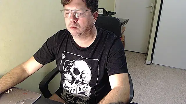 blueandwhite1 online show from November 24, 4:52 pm