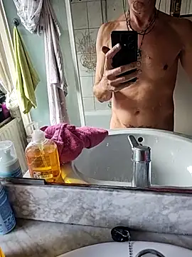 Snapshot of Ericketaurore chatting on September 16, 9:43 am Ericketaurore online show from September 16, 9:43 am