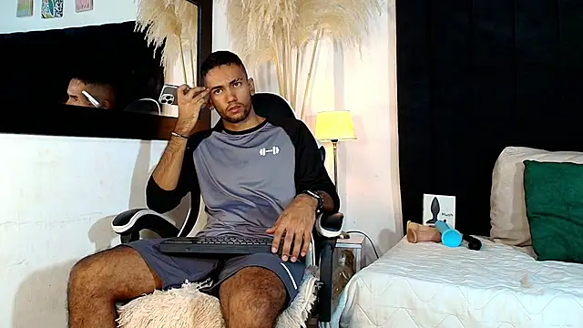 MaicolParker  online show from June 22, 1:04 pm