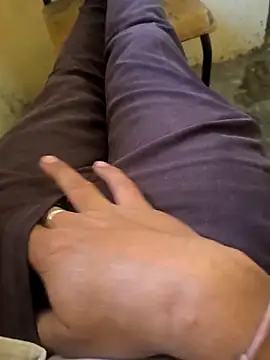 bigdick lickingexpert08 online show from March 5, 9:05 am