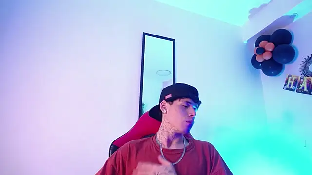 Anhonymus  online show from October 21, 4:04 am