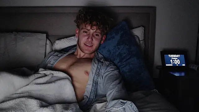 DominantAlex18 online show from December 16, 1:01 am