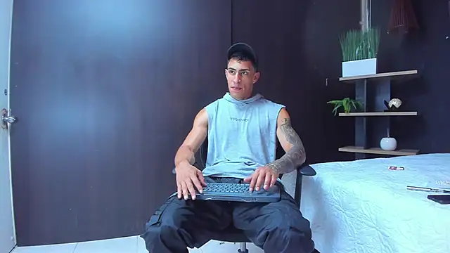 Snapshot of adrian_ray chatting on September 12, 6:08 pm adrian ray online show from September 12, 6:08 pm