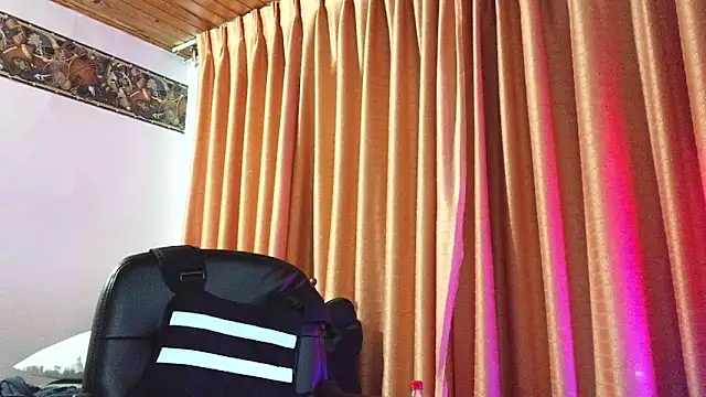 Snapshot of Axel-Cr0ss chatting on October 7, 11:53 pm Axel-Cr0ss online show from October 7, 11:53 pm