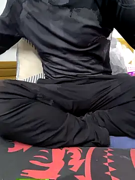 yazinyazin1 online show from December 3, 8:15 pm