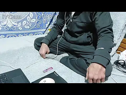 yazinyazin1 online show from February 27, 9:14 pm