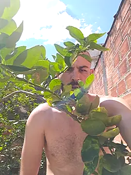 Snapshot of TootingFigment chatting on September 29, 4:36 pm TootingFigment online show from September 29, 4:36 pm