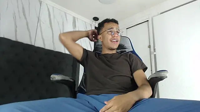 aston xvera online show from November 6, 3:42 am