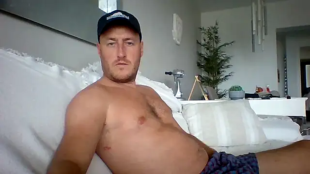 Londonlad818 online show from October 28, 3:25 pm