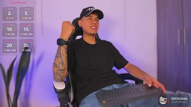 Nickyblazze  online show from November 12, 1:28 pm