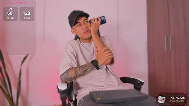 Nickyblazze  online show from November 11, 1:27 pm