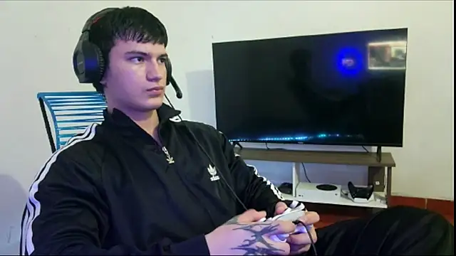 ErickWalton online show from November 5, 5:31 am