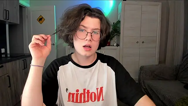 Derek Shameless online show from June 18, 7:41 pm