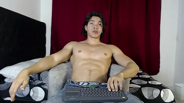 adriel escalante online show from January 10, 4:17 am