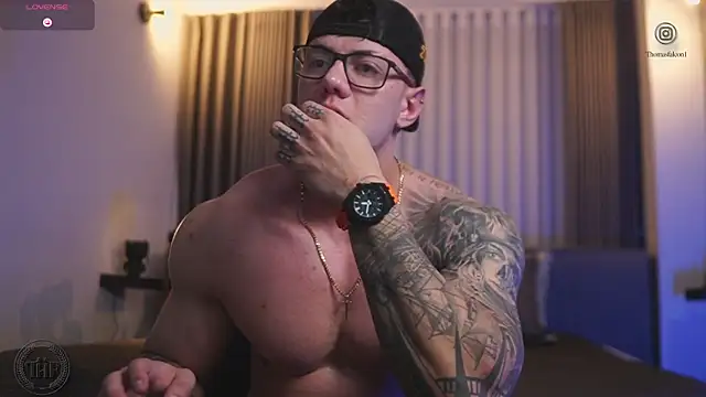 Thomas Falcon online show from October 31, 3:52 am