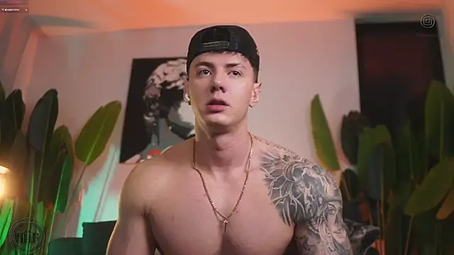 Thomas Falcon online show from November 27, 1:53 am