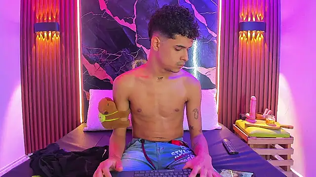 Lucky boys  X online show from November 10, 2:00 pm