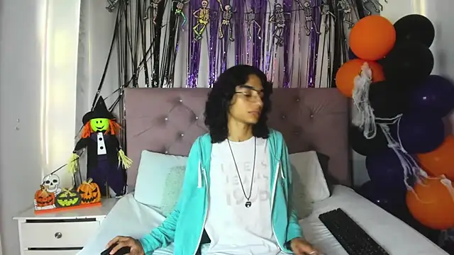 EthanBlackwoodd online show from October 29, 8:56 pm