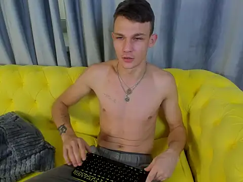 Snapshot of AdamGold01 chatting on October 21, 1:25 pm AdamGold01 online show from October 21, 1:25 pm