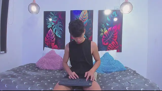 Zacktorres  online show from June 7, 12:39 am