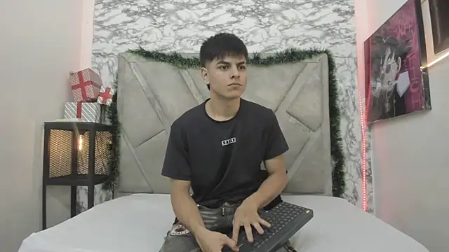 Logan Jhonson online show from December 5, 3:02 am