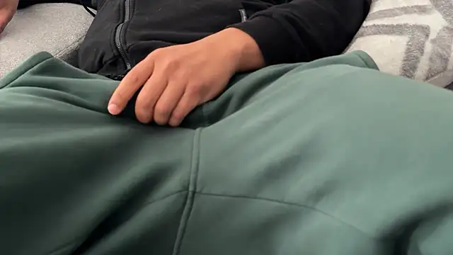 caramelizedzeus online show from November 3, 2:30 pm