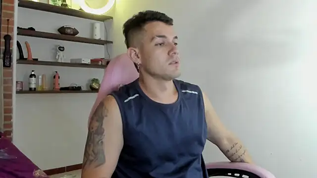 BooyHott  online show from December 20, 9:55 pm