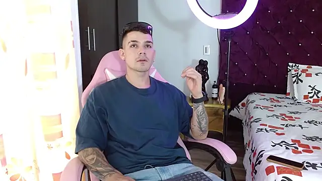 BooyHott  online show from November 12, 6:46 pm