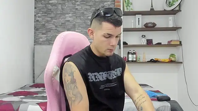 BooyHott  online show from February 14, 6:58 pm