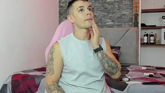 BooyHott  online show from February 5, 7:21 pm