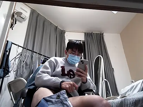 leeyoung  online show from December 3, 2:01 pm