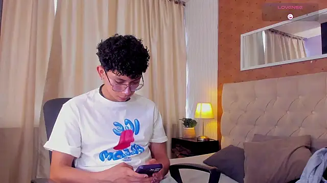 liam twiink online show from January 13, 7:40 pm