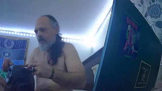 HippieDad333 online show from December 23, 12:41 am