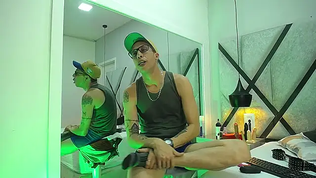 Mau Thompsons online show from October 10, 4:28 am