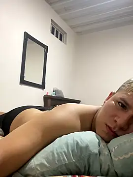 Danner Isaza online show from October 2, 3:32 am