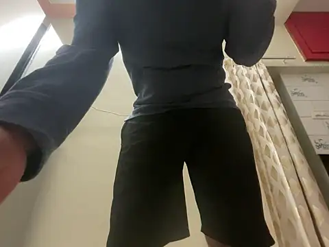 Snapshot of u_will_love_Z chatting on October 9, 5:51 pm u will love Z online show from October 9, 5:51 pm